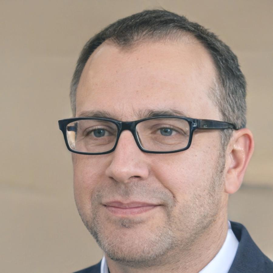 Narong Srisuk, Financial Analysis Expert